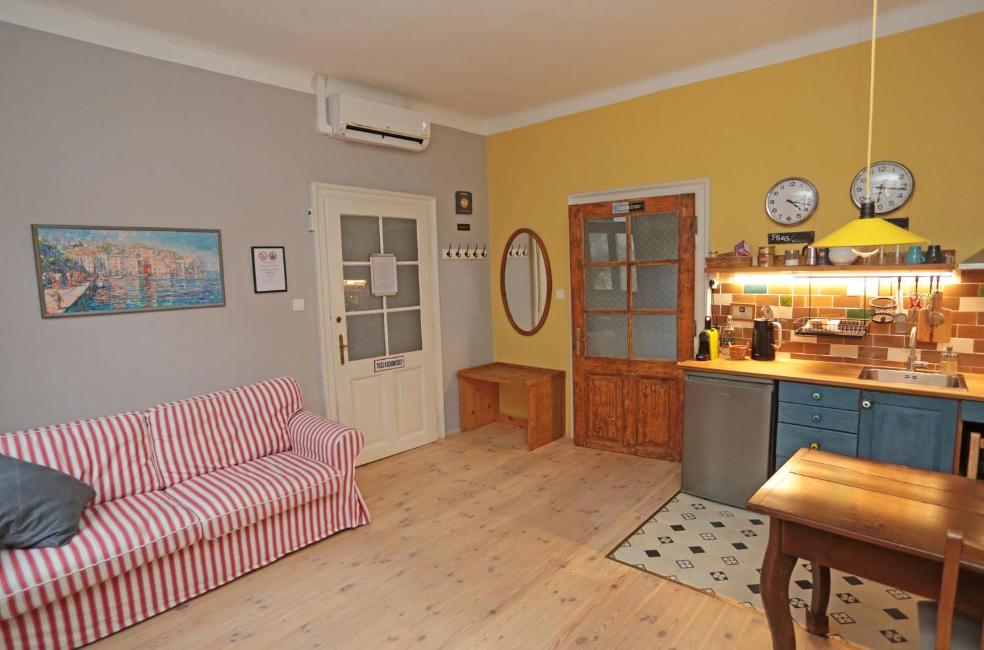 Green Tree Apartment Печ Екстер'єр фото
